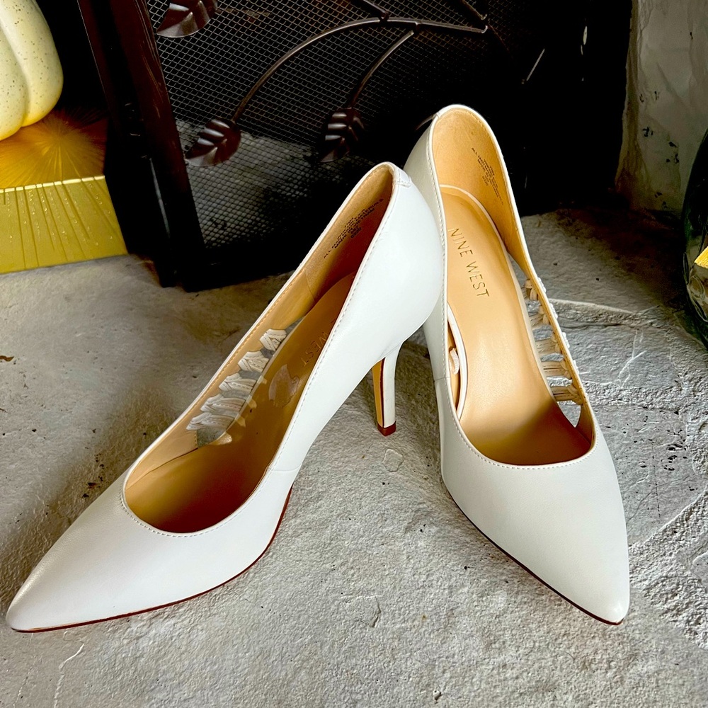 7.5 Nine West white shoes, 3 inch heels